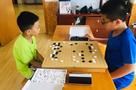 西安棋院首次引进智能棋盘进课堂，运筹黑白