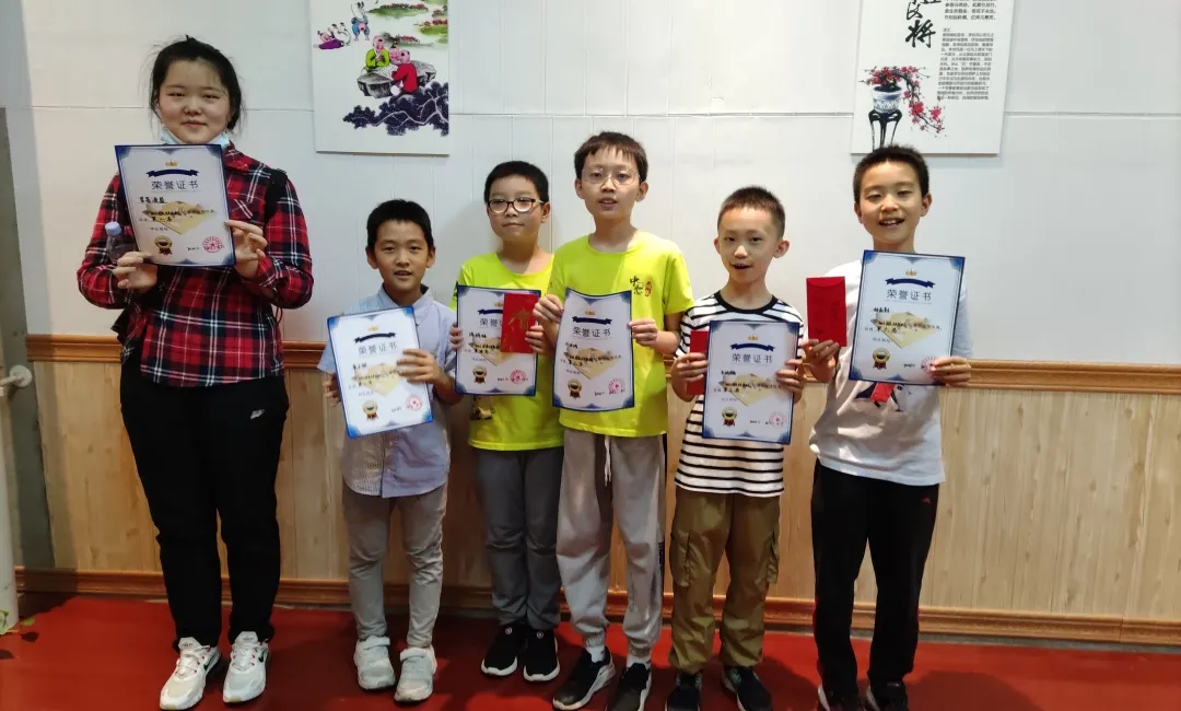 国庆“快乐杯”围棋赛再创佳绩，中惒少年队廉子佩5段获冠军！前六名赢得五席，为中惒少年点赞！