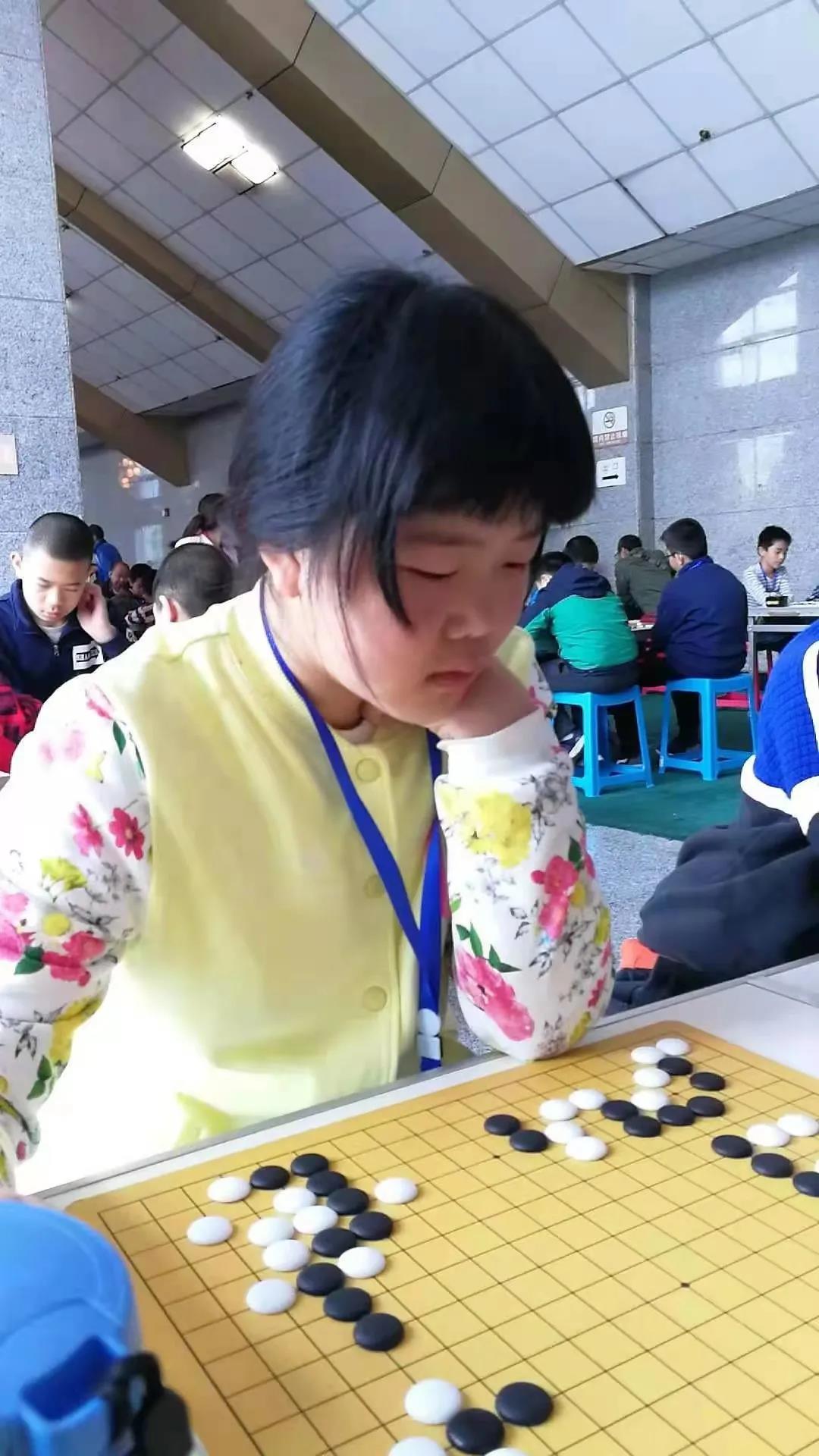 围棋少年曾高源盛|拼棋力拿冠军，荣获十多个赛事奖项，这个小姑娘不一般！