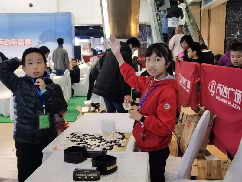 围棋少年张舒涵|从3段升4段的屡次失败，到智运会争霸赛冠军，这个小姑娘让所有人敬佩！