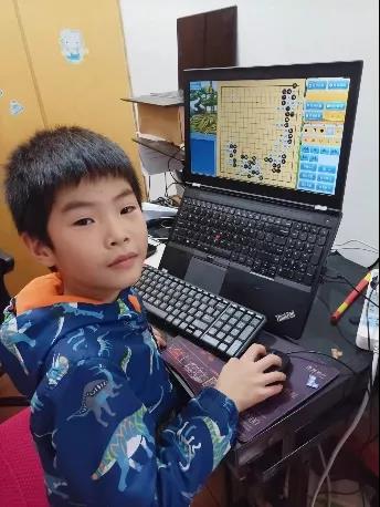 妈妈“朋友圈”里的围棋少年，跨级冲段，复盘能手，小小棋王，一起来认识吧！