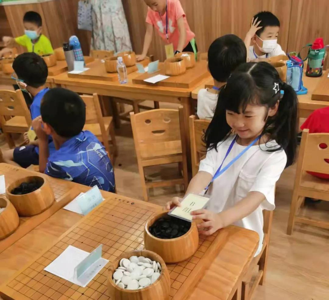 3岁半进班学棋，5岁打上1段，这个小姑娘超厉害！