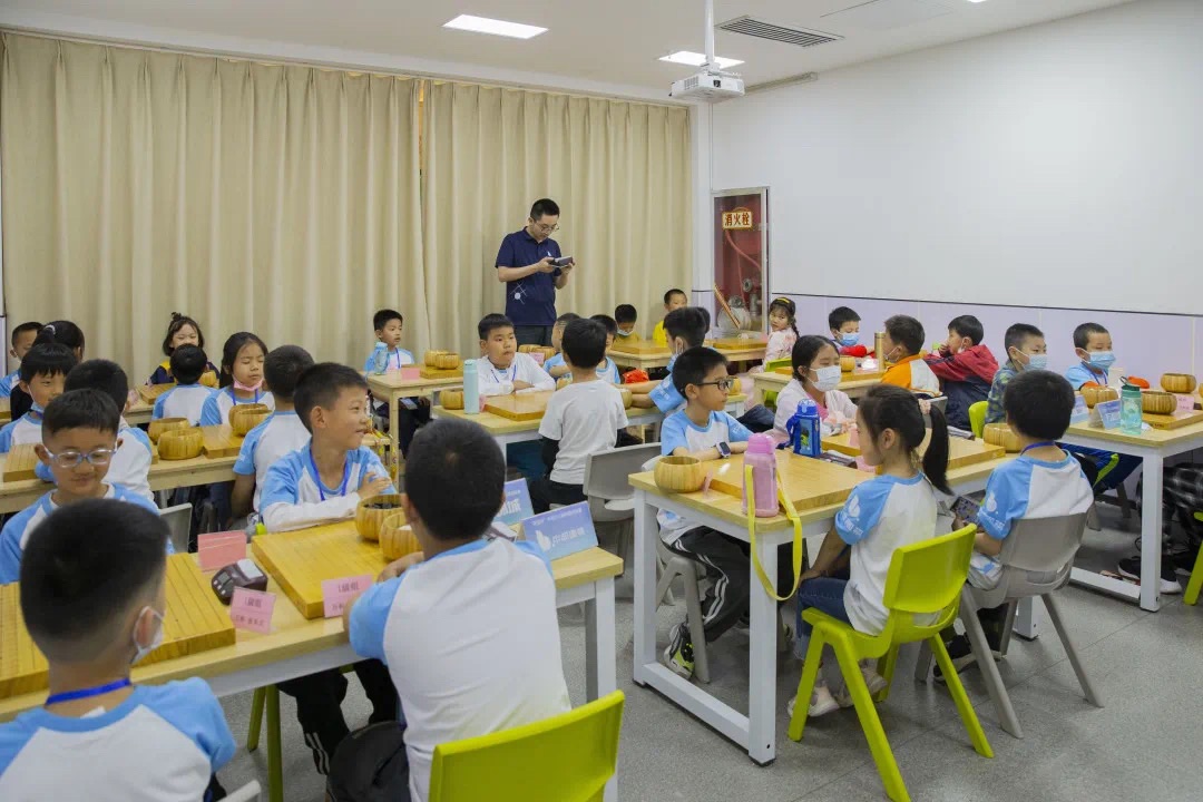 “青蓝杯”中惒少儿围棋超级联赛三大区500余位小棋手同台竞技